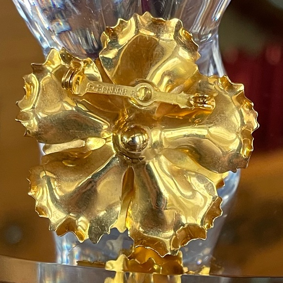 SANDOR Signed Gold Tone and Faux Pearl Estate Costume Brooch - Picture 6 of 11